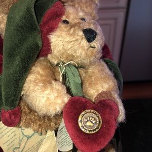 Boyd’s bear Santa poppy and elf Noelle.